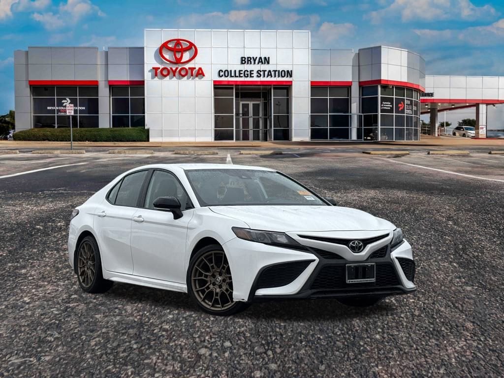 2024 Toyota Camry SE Nightshade's photo