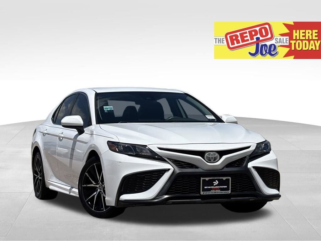 Used 2021 Toyota Camry SE Sedan