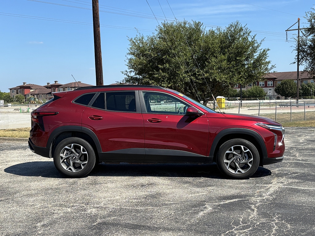 Used 2025 Chevrolet Trax LT SUV