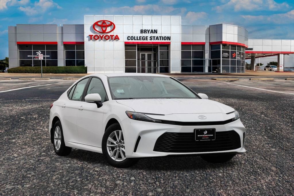 2026 Toyota Camry LE's photo