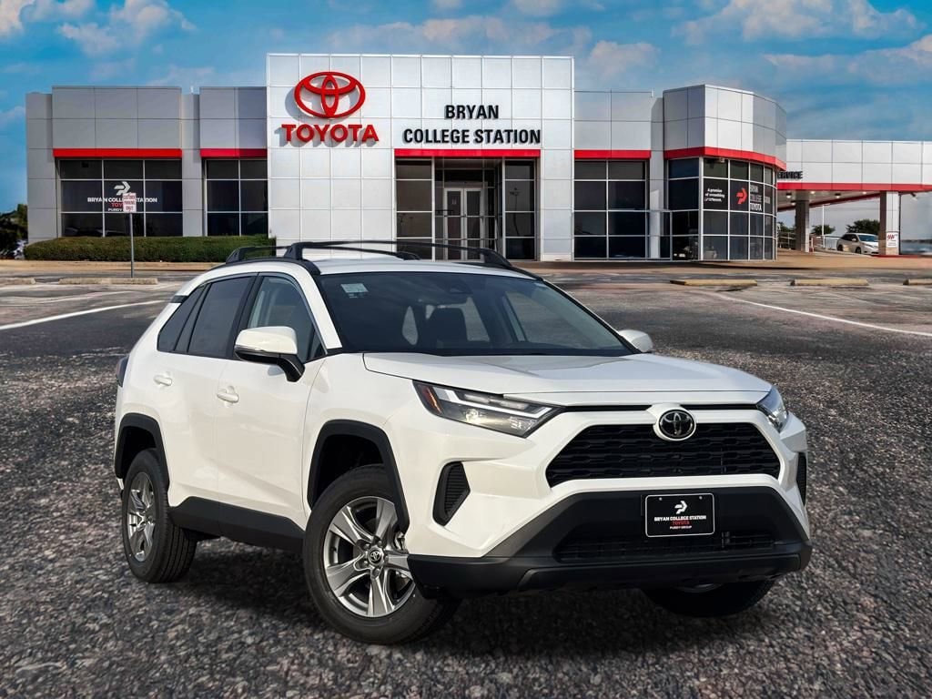 2025 Toyota RAV4 XLE's photo