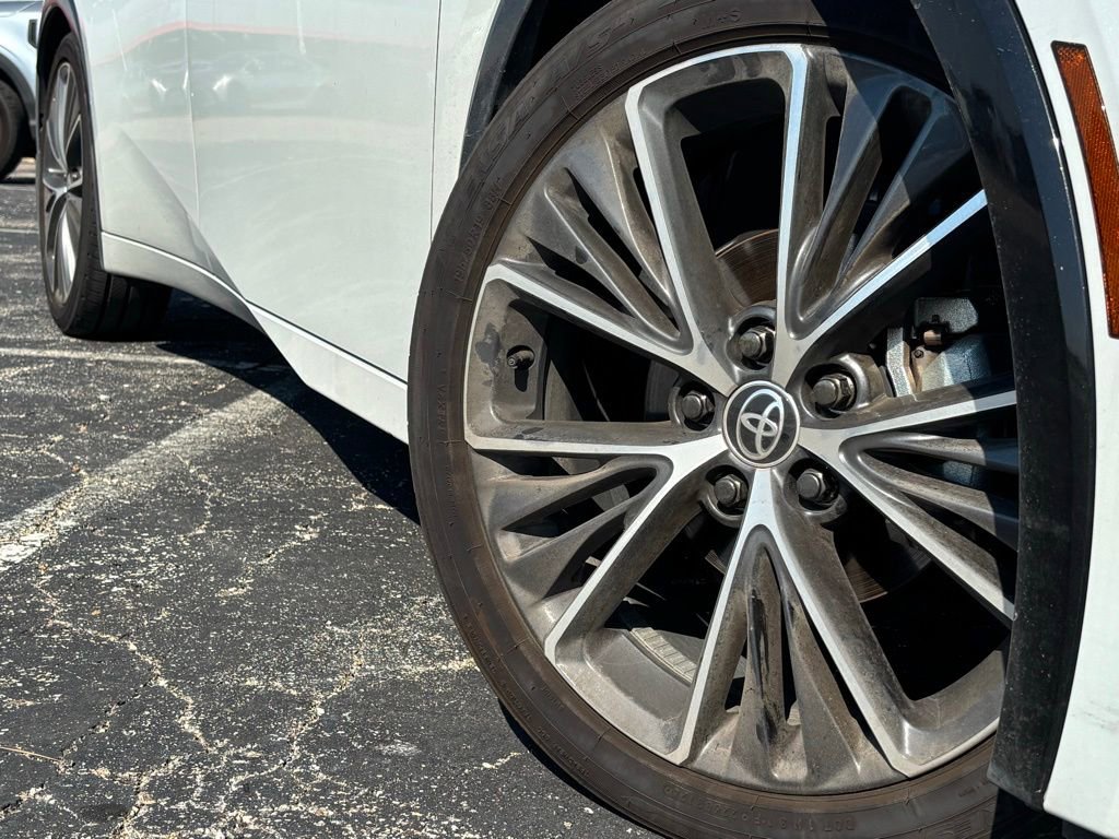 2024 Toyota Prius LE photo 2