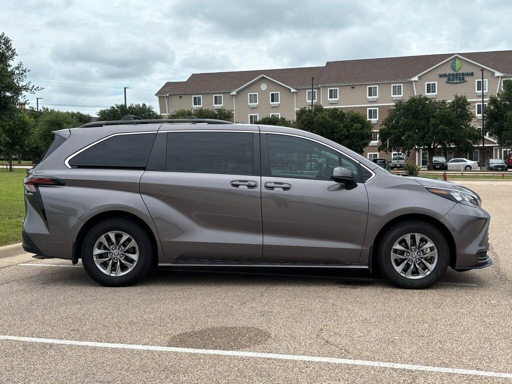 Used 2024 Toyota Sienna LE 8 Passenger Van Passenger Van