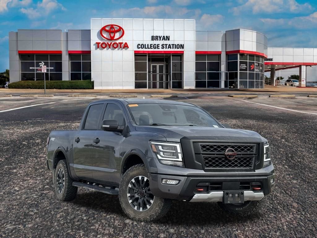 2024 Nissan Titan PRO-4X's photo