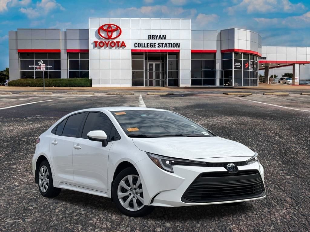 2024 Toyota Corolla LE's photo
