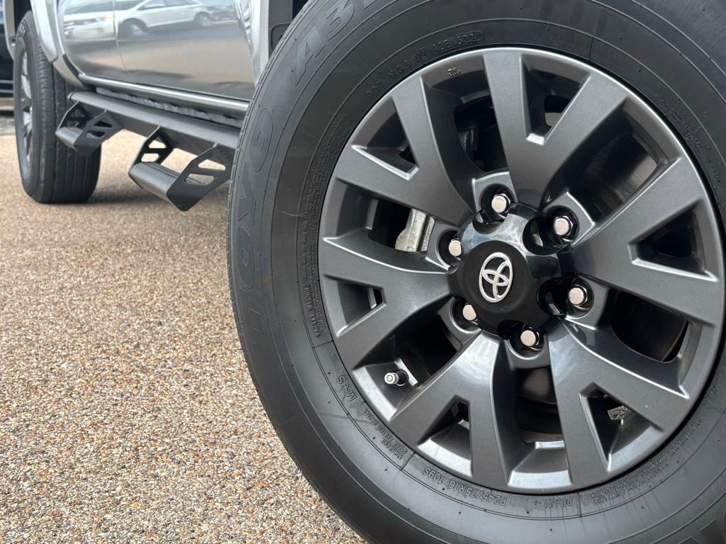 2023 Toyota Tacoma SR5 V6 photo 2