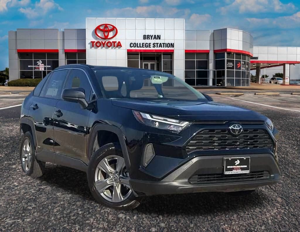 2025 Toyota RAV4 LE's photo