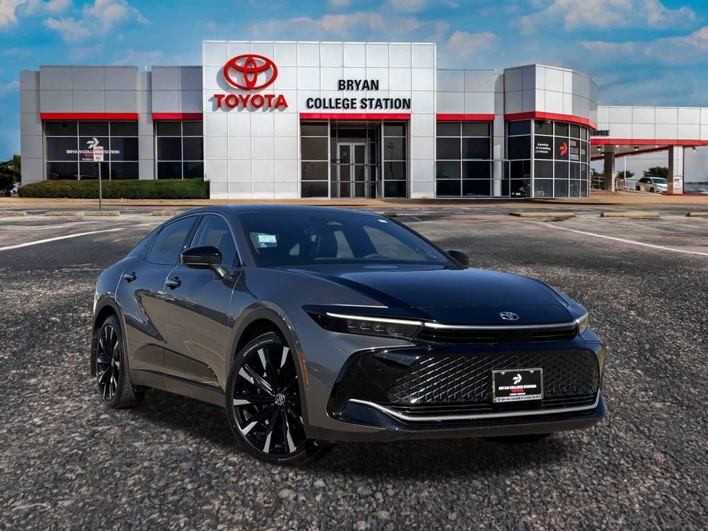 2025 Toyota Crown Platinum's photo