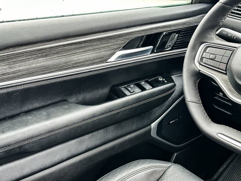 2024 Jeep Wagoneer L Series III - Photo 18