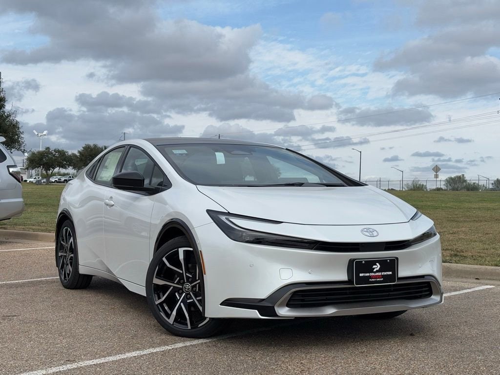 2026 Toyota Prius XSE Premium's photo