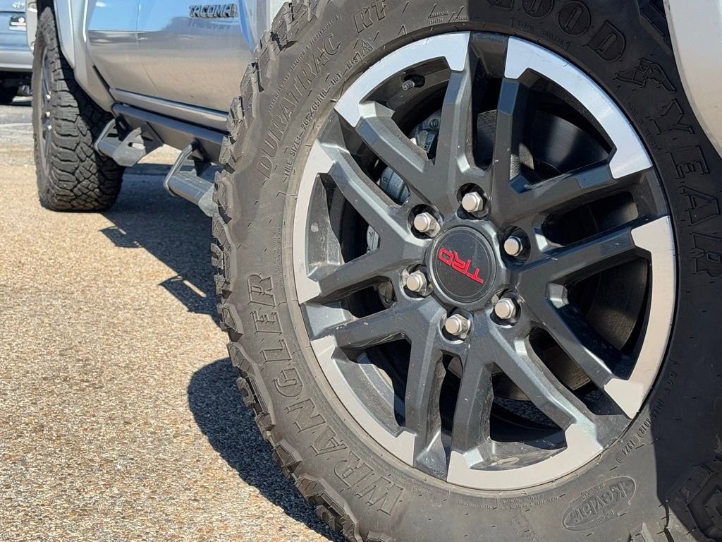 2024 Toyota Tacoma TRD Sport 4x4 photo 2