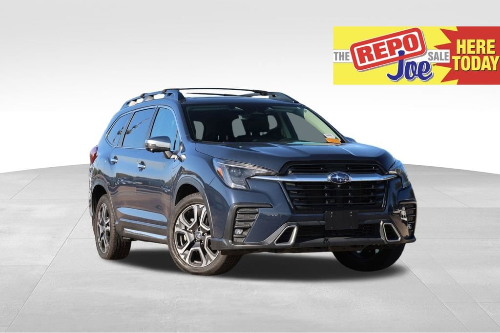2023 Subaru Ascent Touring's photo