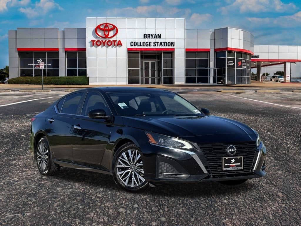 Used 2023 Nissan Altima 2.5 SV Sedan