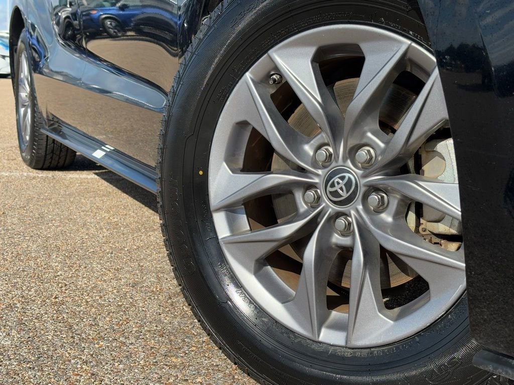 Certified 2024 Toyota Sienna XLE 8 Passenger Van Passenger Van