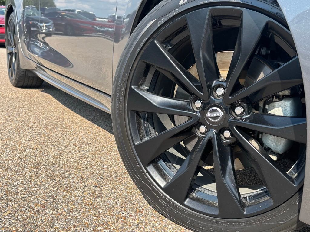 2023 Nissan Maxima SR photo 2