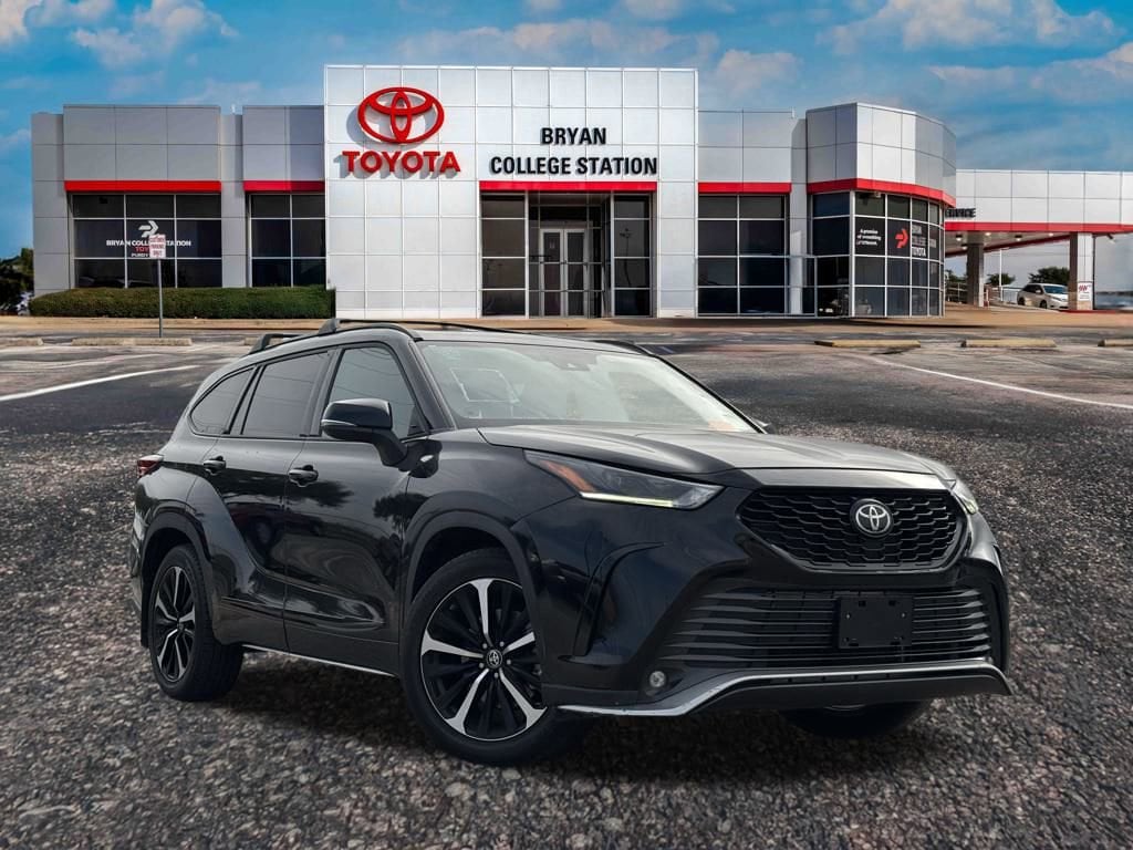 2022 Toyota Highlander XSE's photo