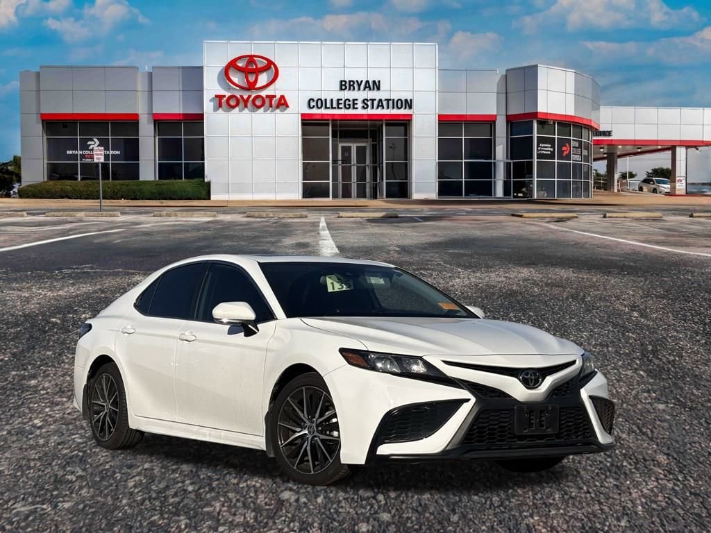 2023 Toyota Camry SE's photo