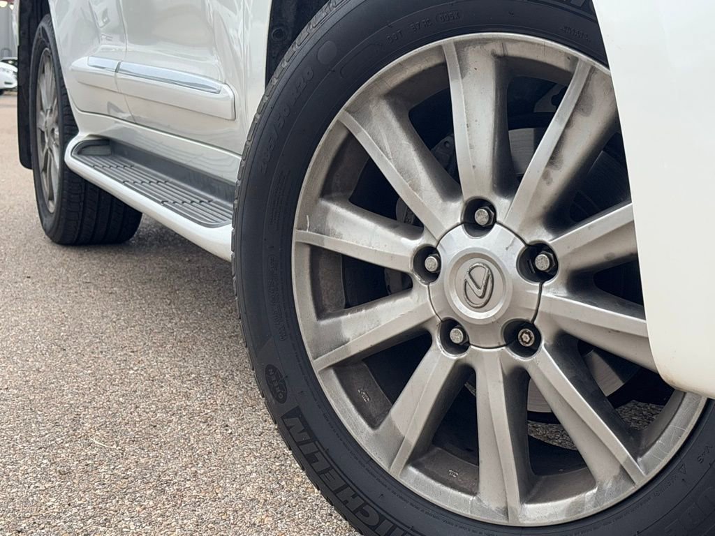 2011 Lexus LX 570 Base photo 2