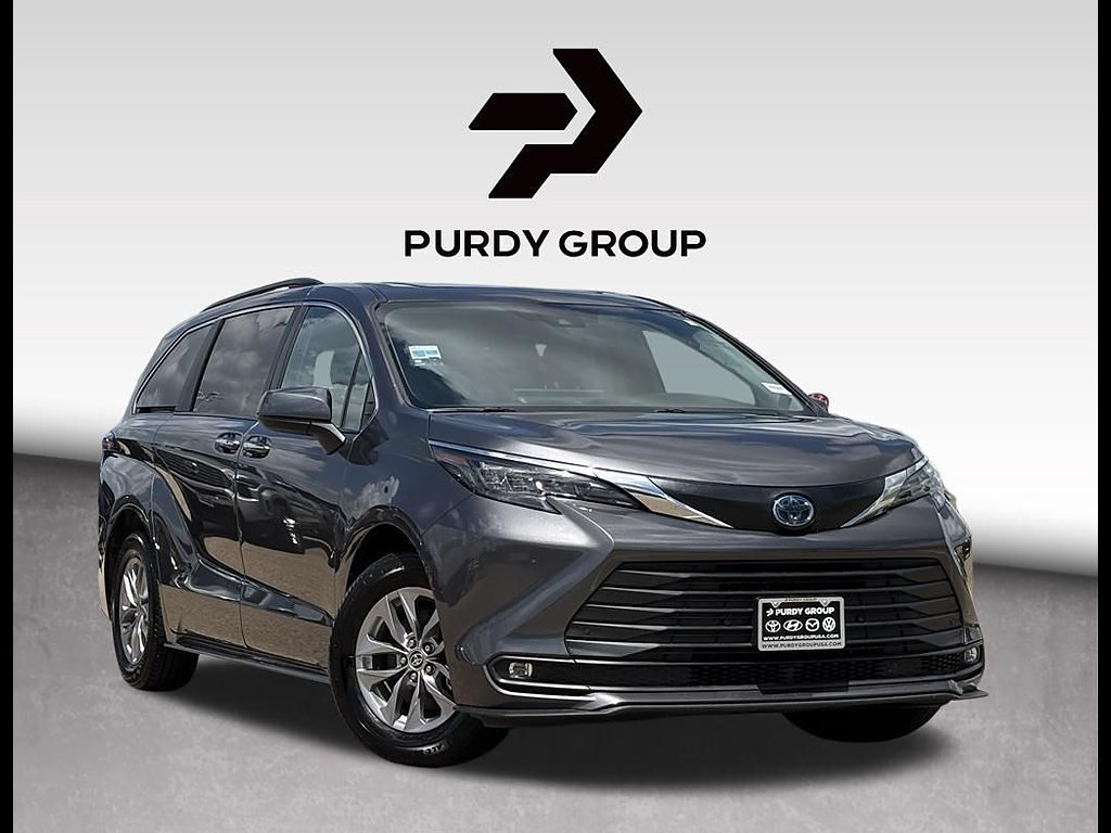 Pre-Owned 2025 Toyota Sienna XLE