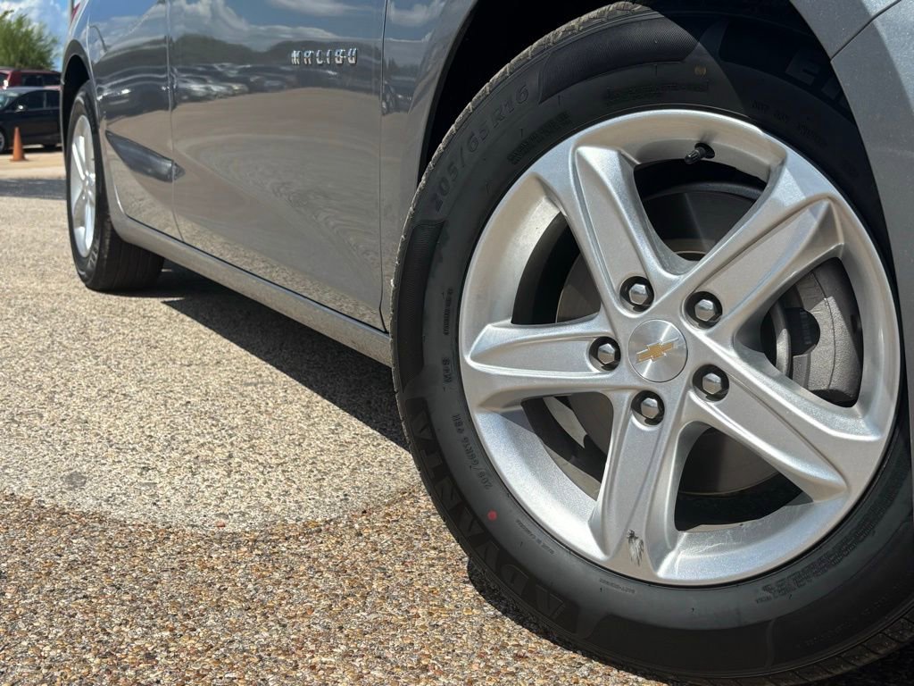 2023 Chevrolet Malibu 1LT photo 2