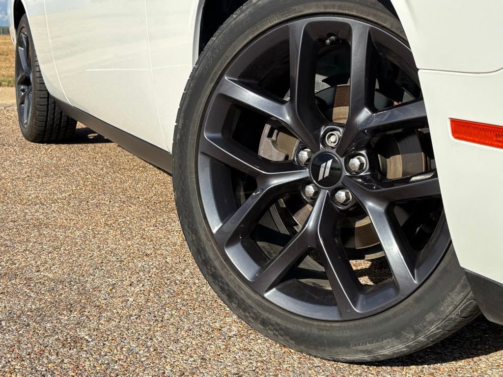 2019 Dodge Challenger SXT photo 2
