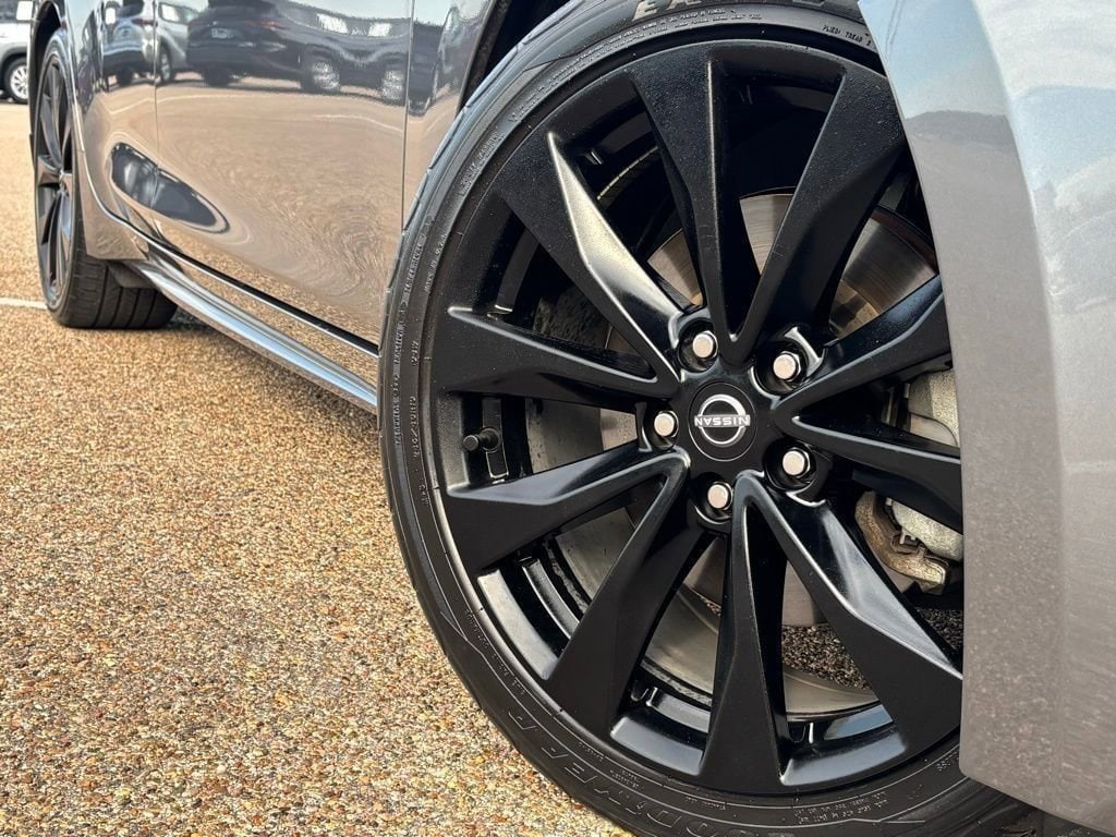 Used 2023 Nissan Maxima SR Sedan