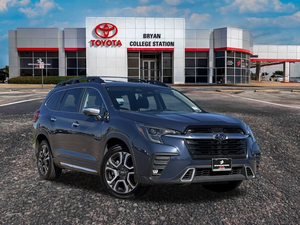 2023 Subaru Ascent Touring's photo