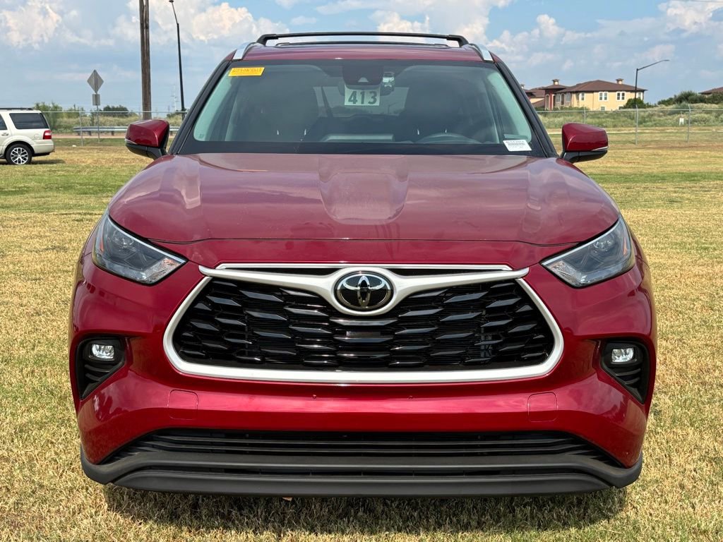 2024 Toyota Highlander XLE photo 3