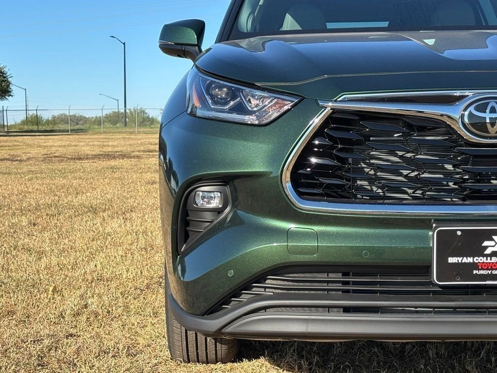 New 2025 Toyota Highlander Limited LIMITED FWD