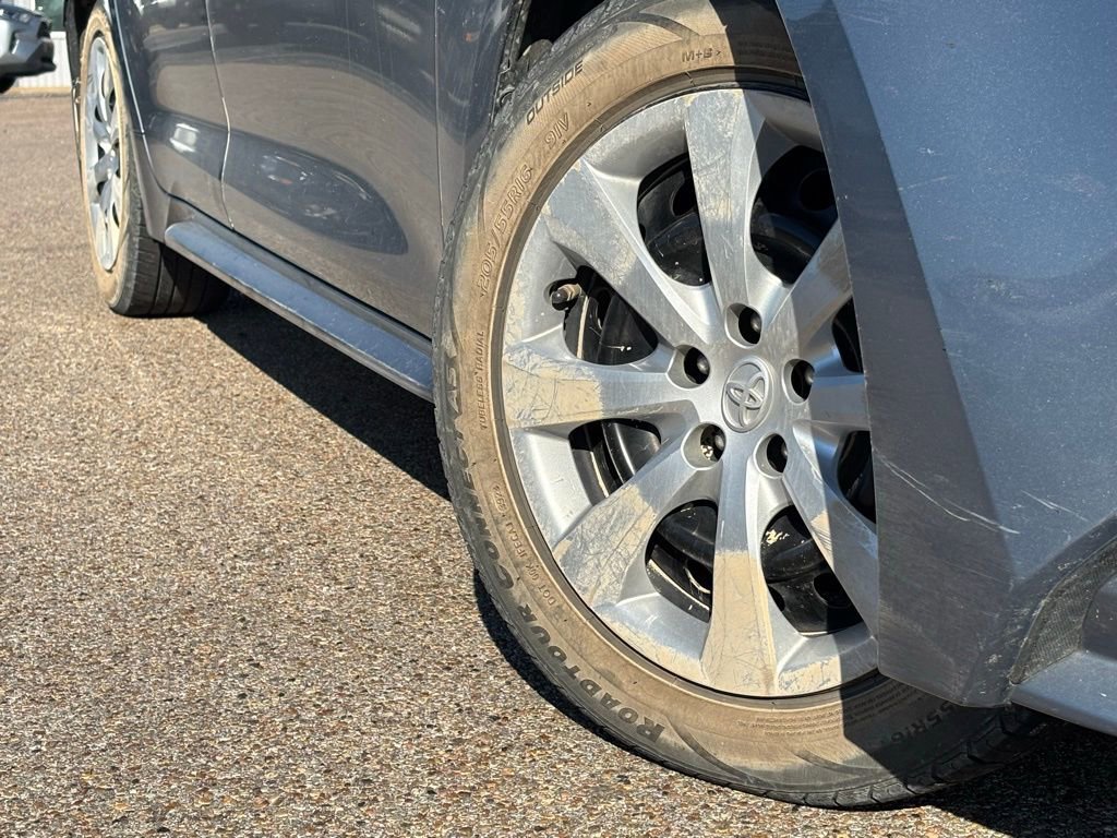 2022 Toyota Corolla LE photo 2