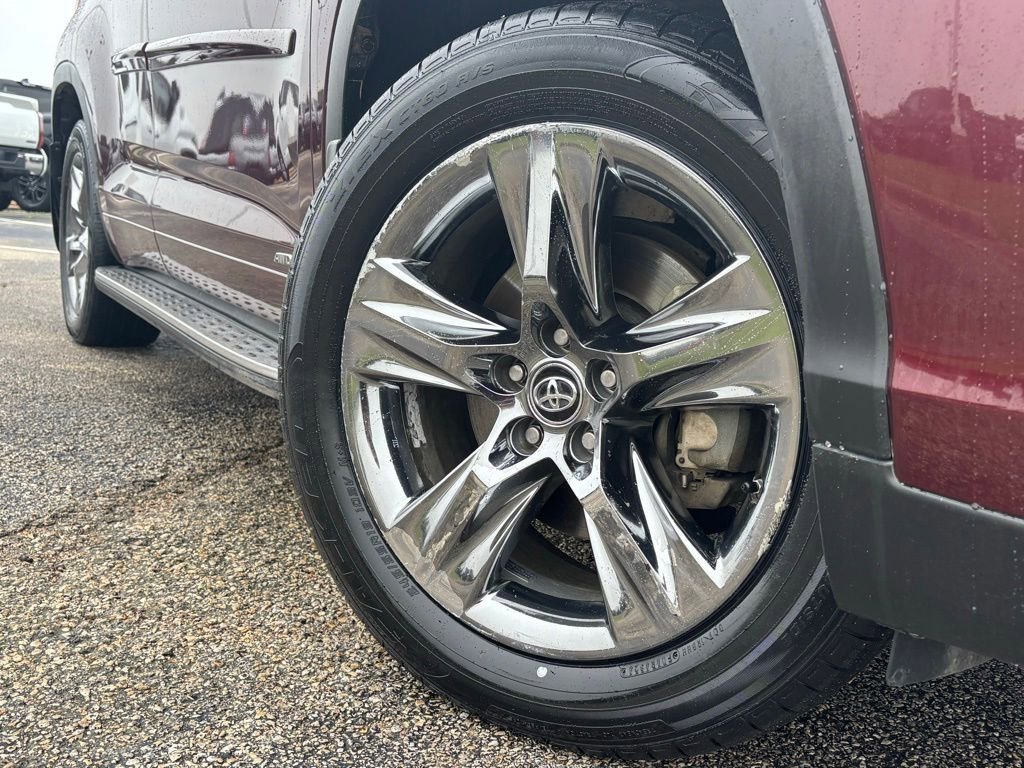 Used 2019 Toyota Highlander Limited Platinum with VIN 5TDDGRFH5KS059849 for sale in Bryan, TX