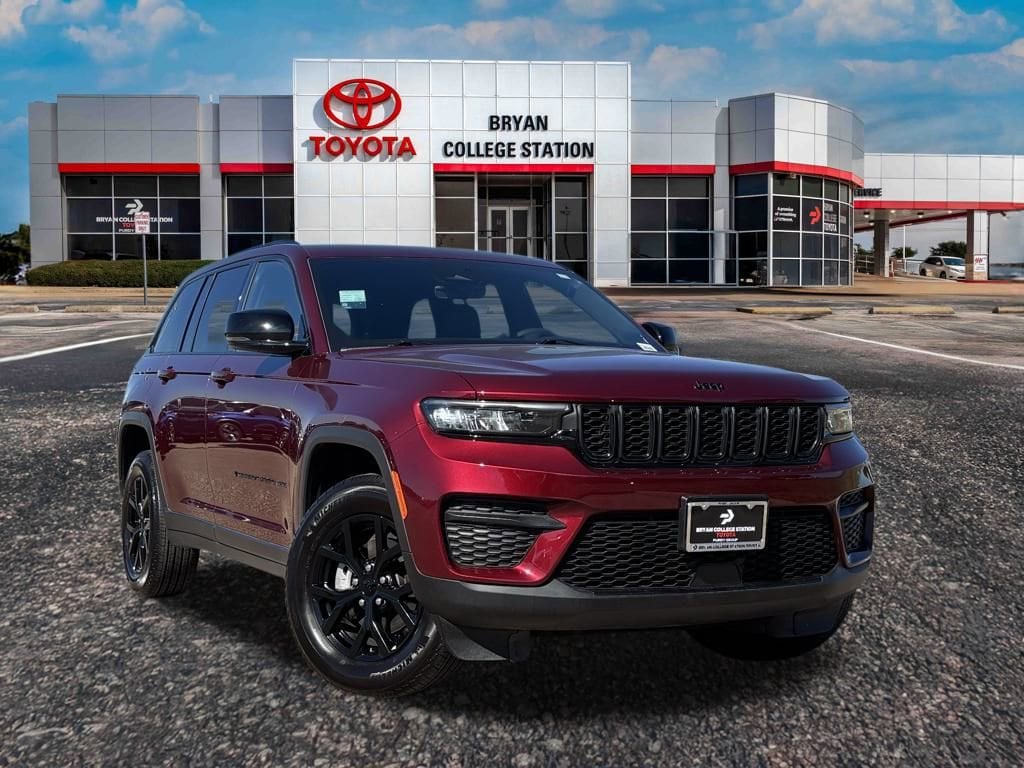 Used 2025 Jeep Grand Cherokee Laredo SUV