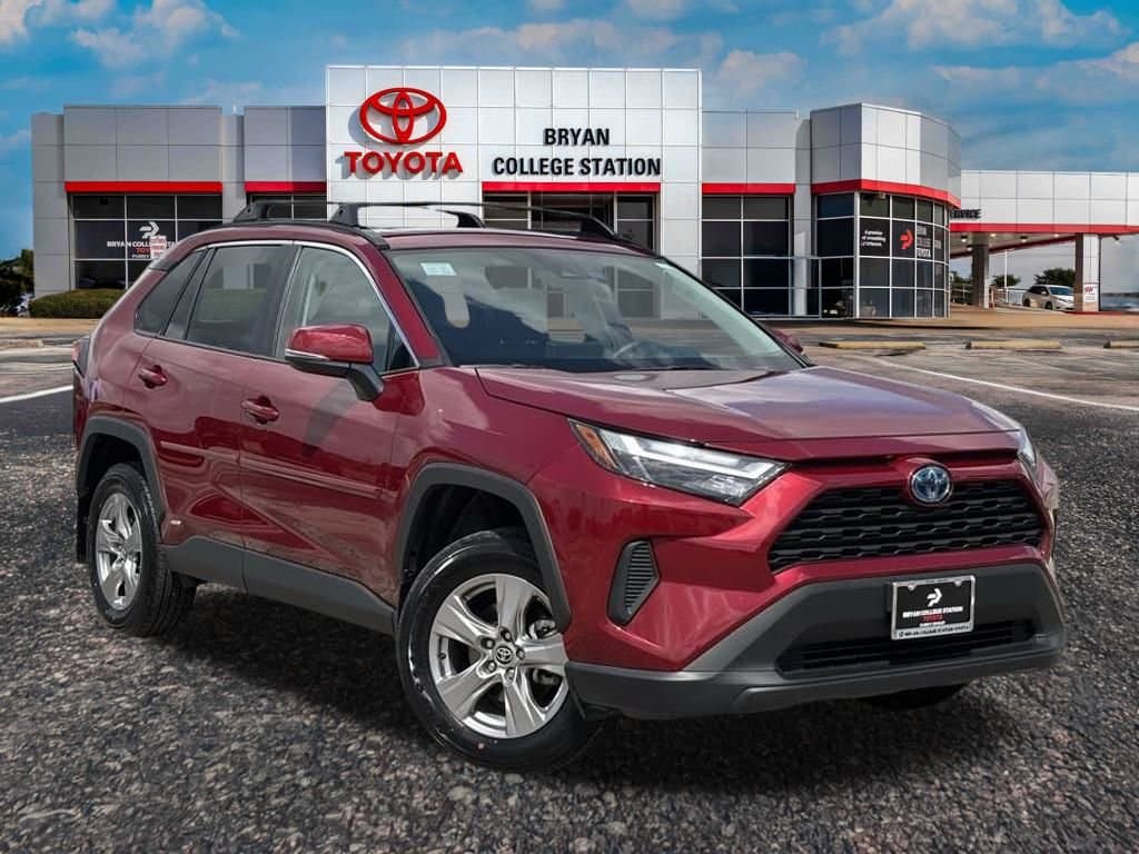 2024 Toyota RAV4 XLE's photo