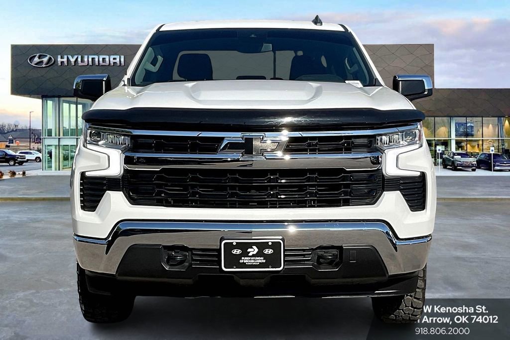 2023 Chevrolet Silverado 1500 LT photo 3