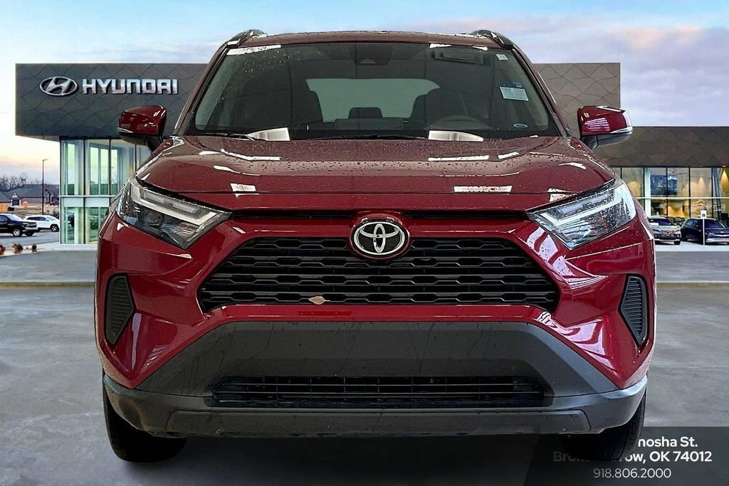 2023 Toyota RAV4 XLE photo 3