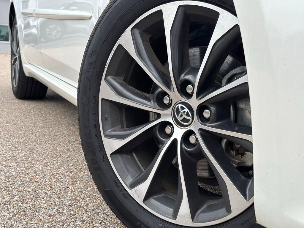 Used 2016 Toyota Avalon XLE Premium Sedan