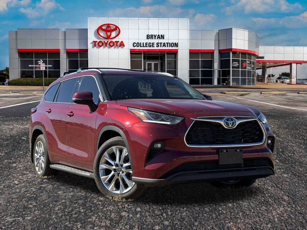 Used 2025 Toyota Highlander Limited SUV