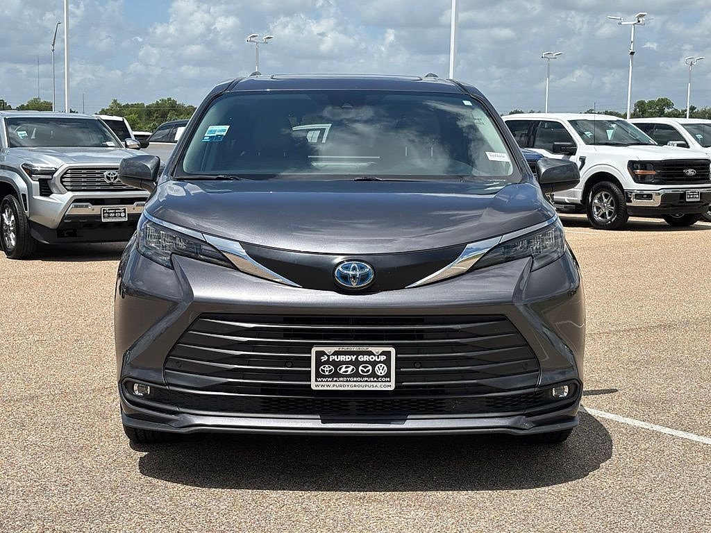 Used 2025 Toyota Sienna XLE Van Passenger Van