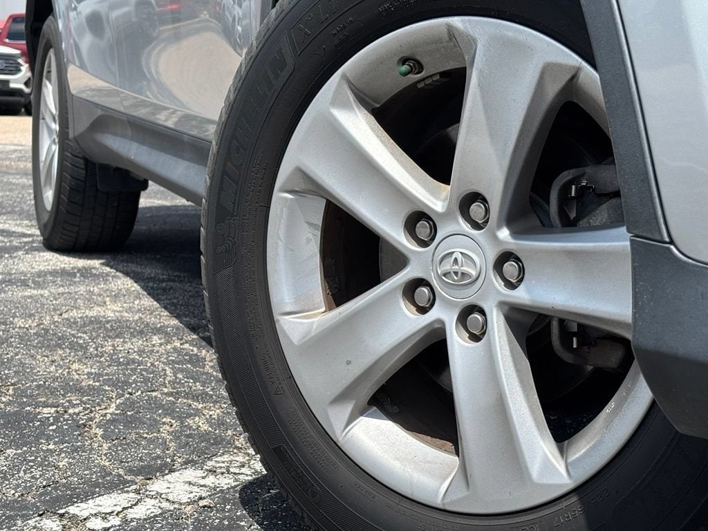 Used 2014 Toyota RAV4 XLE with VIN 2T3WFREV0EW099942 for sale in Bryan, TX