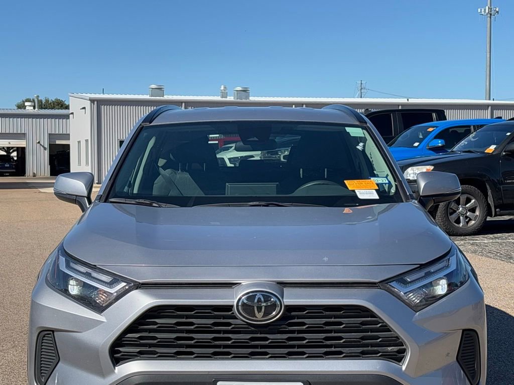 2025 Toyota RAV4 Hybrid XLE photo 2