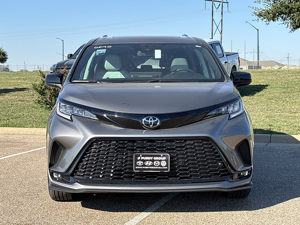 New 2026 Toyota Sienna XSE 7 PASSENGER