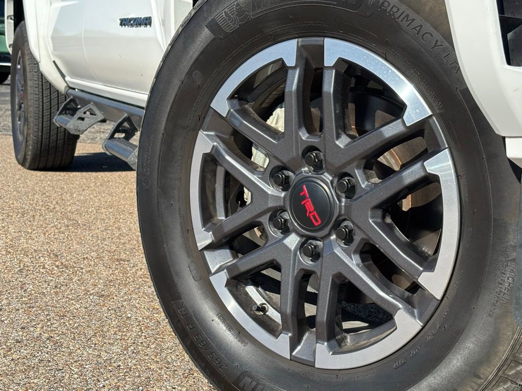 2024 Toyota Tacoma TRD Sport photo 2