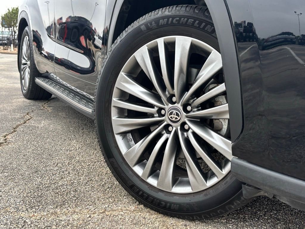Used 2022 Toyota Highlander Platinum with VIN 5TDFZRBH6NS194867 for sale in Bryan, TX