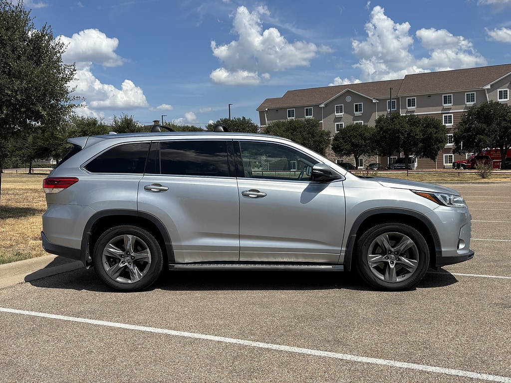 Used 2017 Toyota Highlander Limited Platinum V6 SUV