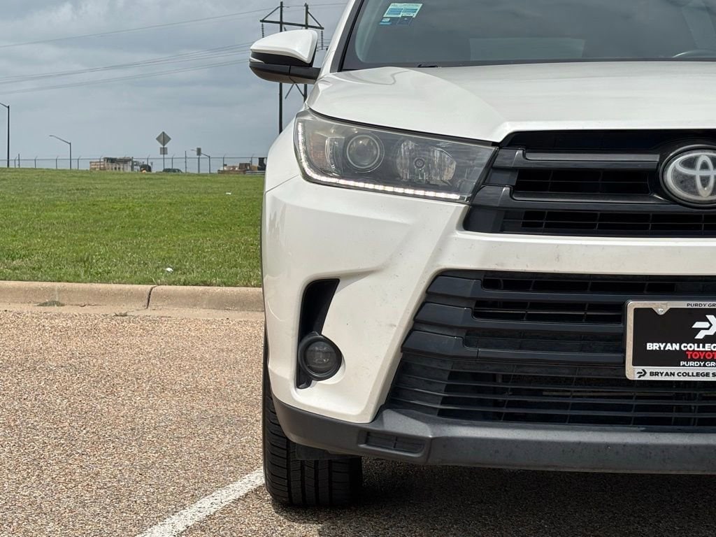 Used 2019 Toyota Highlander SE V6 SUV