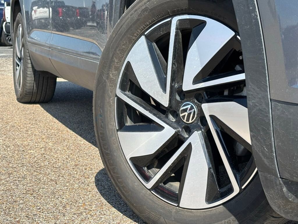 Used 2025 Volkswagen Atlas 2.0T SE w/Technology SUV