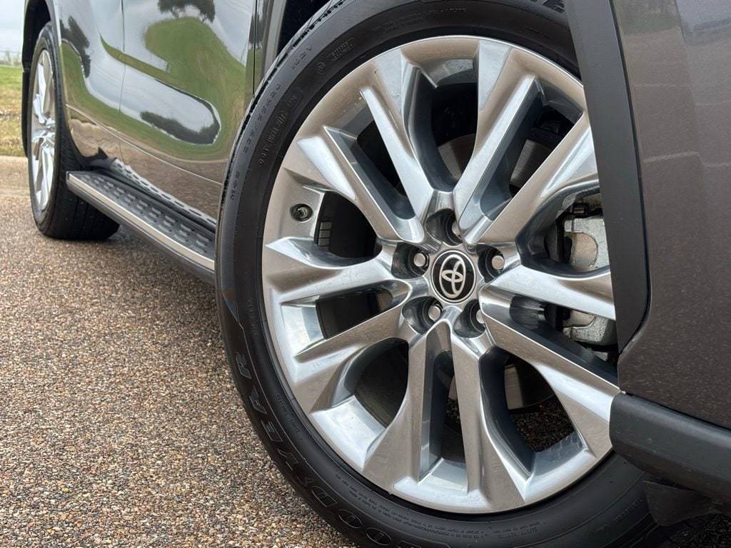 Used 2024 Toyota Highlander Hybrid Limited SUV