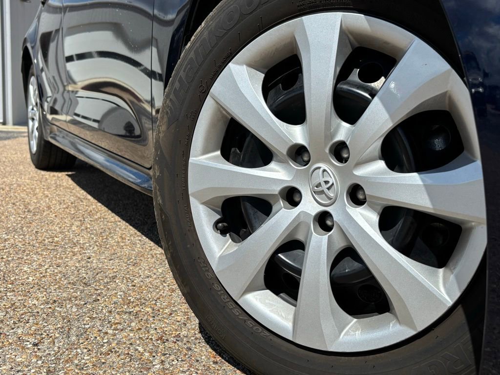 2024 Toyota Corolla LE photo 2
