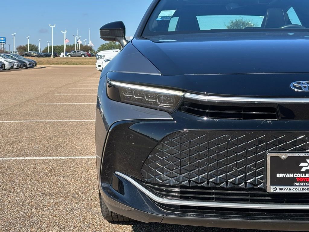 2025 Toyota Crown Platinum photo 4