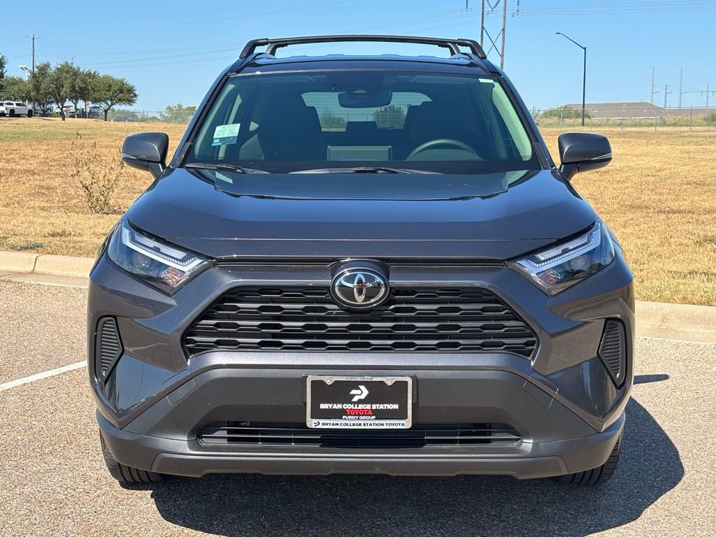 2025 Toyota RAV4 XLE photo 3